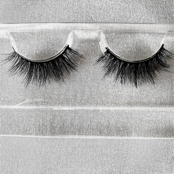 Natural Mink Eyelashes - Picture 3 of 4